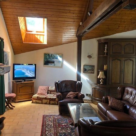 Maison/Gîte familial dans le Jura à 200m du lac avec piscine privée Marigny  Exterior foto